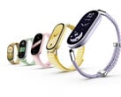 Smart Band 11 有四种版本可供选择。图中展示了该可穿戴设备不同的颜色选项和表带。