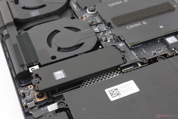 占用 M.2 PCIe5 x5 2280 插槽