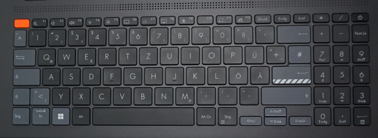 键盘键程适中，方向键略窄