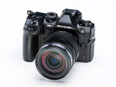 OM System OM-1 II 在很大程度上保持了与前代产品相同的紧凑型 M43 外形。(图片来源:OM System)