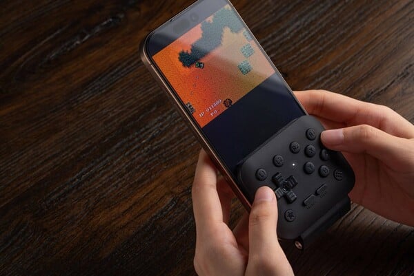 8BitDo FlipPad EDC 黑色版将仅在 8BitDo 官网发售。