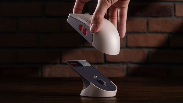 8BitDo Retro R8 鼠标 - N 版的设计灵感源自 NES。(图片来源:8BitDo)