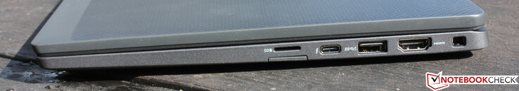 右边。MicroSD，eSim卡占位（不可用），USB Type-C与Thunderbolt 4，USB 3.0 Type-A，HDMI 2.0，Noble Lock
