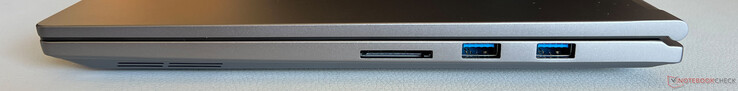 右侧SD 卡读卡器、2 个 USB-A 3.2 Gen.1（5 Gbps）