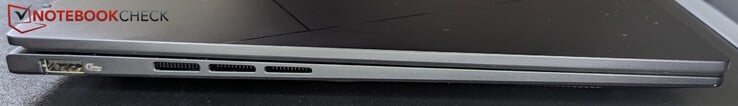 左：USB-A（5 Gb/秒）