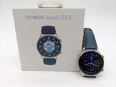 Honor Watch GS 3智能手表有三种颜色，测试型号为蓝色。