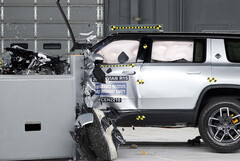 Rivian R1S SUV在IIHS的碰撞测试中获得高分。(图片来源：IIHS)