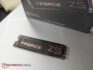 附有石墨烯贴纸的 T-Force
