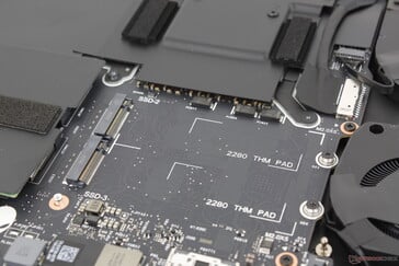 两个 M.2 PCIe4 x4 2280 扩展插槽