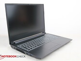 Schenker XMG Apex 15 in 游戏笔记本电脑回顾。这次采用了笔记本电脑的CPU，但仍采用了台式机的冷却系统