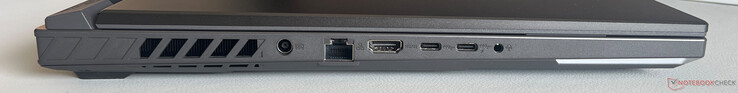左：PSU、千兆以太网、HDMI 2.1 FRL、USB-C 4.0（40 GBit/s、DisplayPort 2.1）、USB-C 4.0（40 GBit/s、DisplayPort 2.1、Power Delivery）、3.5 毫米音频插孔）