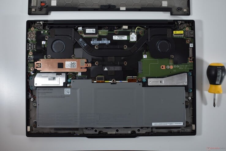 联想 ThinkPad X1 Carbon Gen 13：不含 5G/WWAN 天线的镁合金版本。