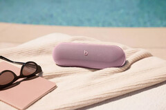 胭脂粉色 Beats Pill。(图片来源：Beats by Dre）
