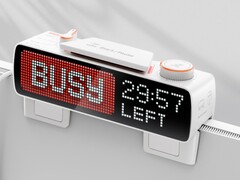Busy Bar 的主屏幕是一个彩色 RGB 矩阵 LED。(图片来源：Flipper Devices）