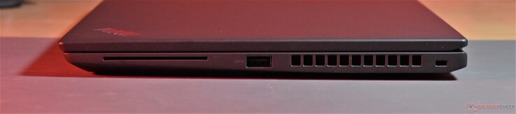 后面：智能卡，USB A 3.2 Gen 2，Kensington锁