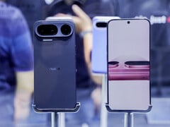 努比亚 NaviX Ultra 智能手机在 2026 年世界人工智能大会(WAIC)上亮相。