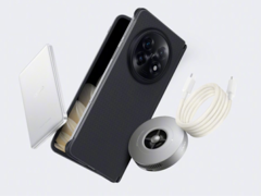Oppo Find N5 的磁性充电生态系统包括 100W 双 Type-C 磁性数据线，以及之前发布的 50W AirVOOC 无线充电器和 5,000mAh 磁性电源。(图片来源：微博）