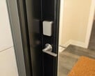 由于采用了 UWB 技术，Sense Pro 防盗锁可以自动解锁（图片来源：Schlage）