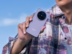 该手机的最高配置售价低至 1019 美元。图：X300 的宣传图。(图片来源：vivo）