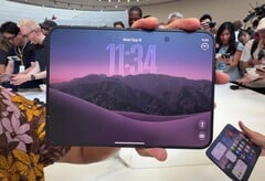 经过多年的等待，苹果首款折叠屏手机 iPhone Duo 终于面世。