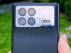 MIX Fold 3 与前代产品的设计大相径庭。(图片来源:Bilibili)