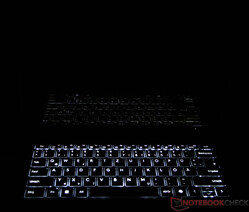 得益于 OLED 技术,无光晕