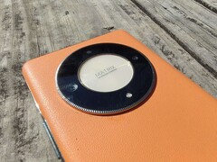 使用两年后的Honor X9b。(图片来源:Darryl Linington - NoteBookCheck)