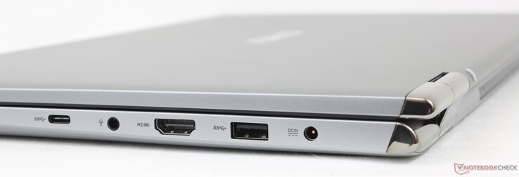 右边。USB-C 3.2 Gen. 1, 3.5 mm耳机, HDMI 1.4, USB-A 3.0