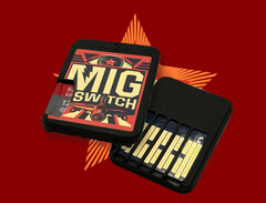 米格斯维奇闪存卡使用 MicroSD 卡存储 ROM。(图片来源：Mig-Switch）
