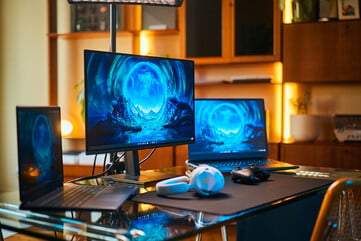 高性价比之选:外星人 AW2726DM 以更低的价格提供了鲜明的 QD-OLED 对比度和 240 Hz 刷新率,是游戏本的优质外接显示器升级选择。