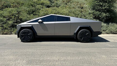 配备全新航空罩的 Cybertruck(图片来源:gmembersonly/Reddit)