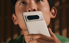 Pixel 8 Pro 及其较小的同胞兄弟在 2024 年 2 月的更新中获得了一些错误修复。(图片来源：谷歌）