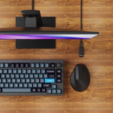 Keychron M5 8K 包括一条 USB-C 编织线缆和一个 USB-C 转 A 适配器，以获得更好的无线信号。(图片来源：Keychron）