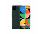 iPhone 18 Pro 可能会像 2021 年的 Pixel 5a 一样在左侧打孔。(图片来源：谷歌）