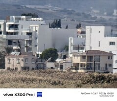 配备 1600 毫米长焦变焦镜头的 vivo X300 Pro