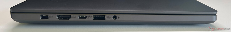 左：电源、HDMI 2.1 FRL、USB-C 4.0（40 GBit/s、DisplayPort ALT Mode 2.1、Power Delivery 3.0）、USB-A 3.2 Gen 2（10 GBit/s）、3.5 毫米音频