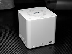 Beelink Mate Pro 外形小巧。图：底座正面图。