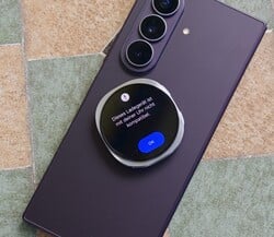 Galaxy Watch9 在尝试通过 Wireless PowerShare 充电时