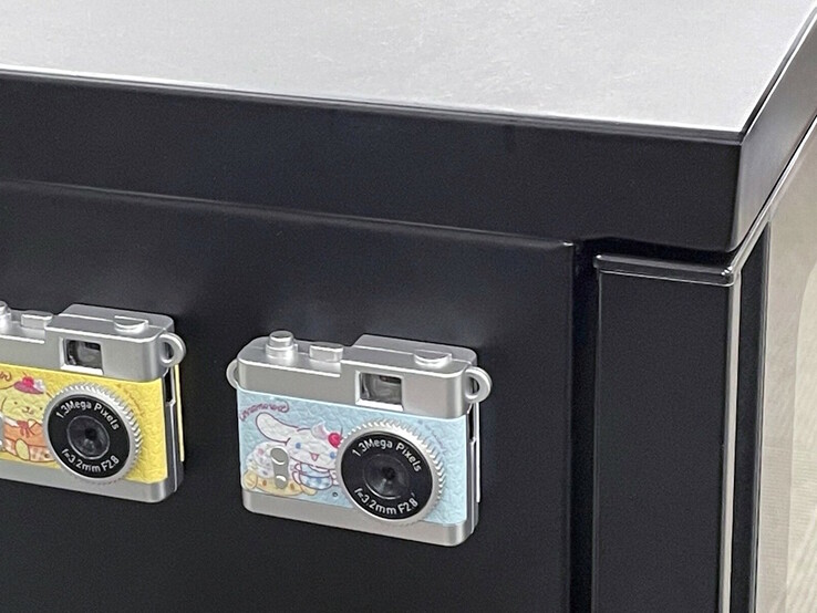 Kenko Tokina Pieni II 玩具相机背面带有磁铁。(图片来源:Kenko Tokina)