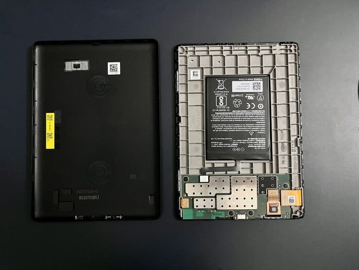 Kindle Paperwhite 的电池可以更换,但打开外壳并不简单。