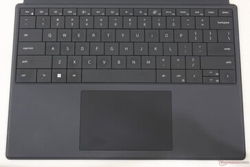 与XPS 13 Plus 9320系列类似的零板条键盘布局，用于较大的键帽。