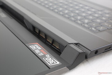 为数不多的游戏笔记本，其盖子可以完全打开180度