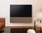 三星将S99H OLED智能电视与一款采用木质前面板的时尚 soundbar 搭配使用。