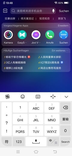 A look at the default keyboard and mostly Chinese UI