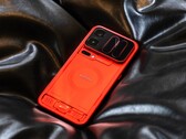全球版 Xiaomi 18 Pro (Max) 不会在欧洲推出透明红版本，不过你可以期待另一种红色版本。