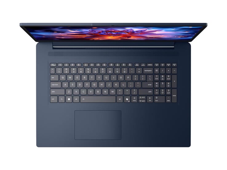 宇宙蓝外观的 IdeaPad Slim 3i 17IWC11。