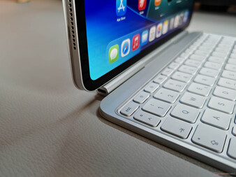 Magic Keyboard 上的 USB 端口