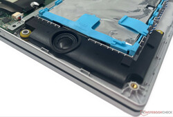 VivoBook 15 KM513提供了一对不错的立体声扬声器
