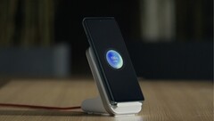 OnePlus 12 炫耀其超高速 AirVOOC 充电功能。(来源：OnePlus）