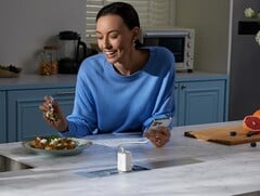 Anker Nano 充电器（35W，内置可伸缩 USB-C 电缆）（如图）现推出白色款（如图）。(图片来源：Anker）